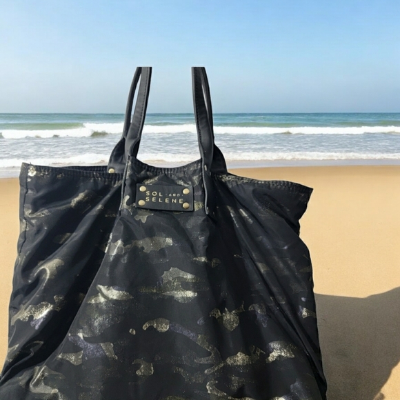 Sol and Selene reversible large woman's spacious tote. With plenty of pockets - Picture 3 of 8